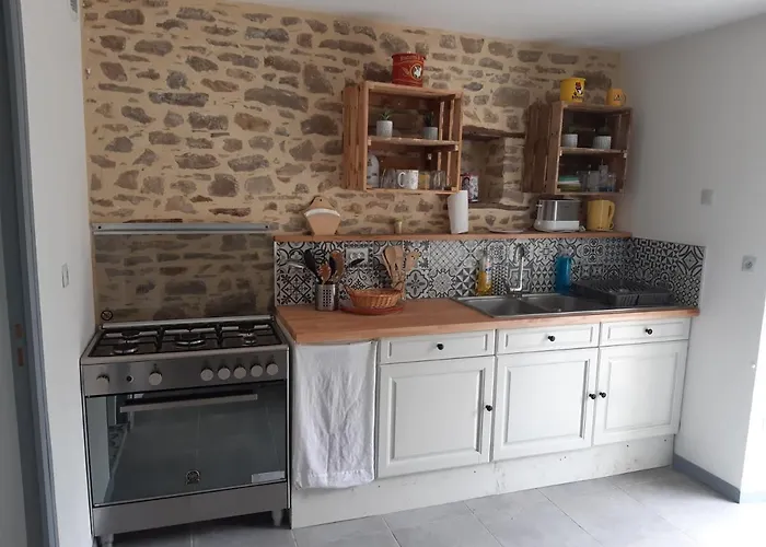 Chez Albertine Et Thérèse *